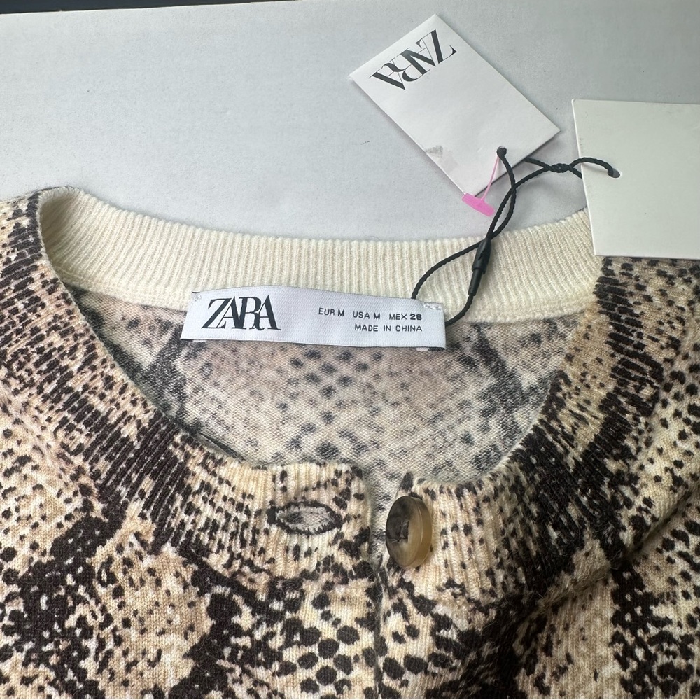 Zara NWT Women’s Cream/Brown Snake Print Knit Cardigan (medium) - Picture 3 of 7
